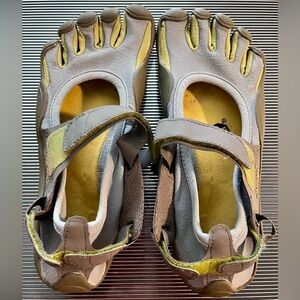 Vibram Fivefingers Barefoot Shoes Womens Size 9 Green Gray Outdoor W119 EU 40